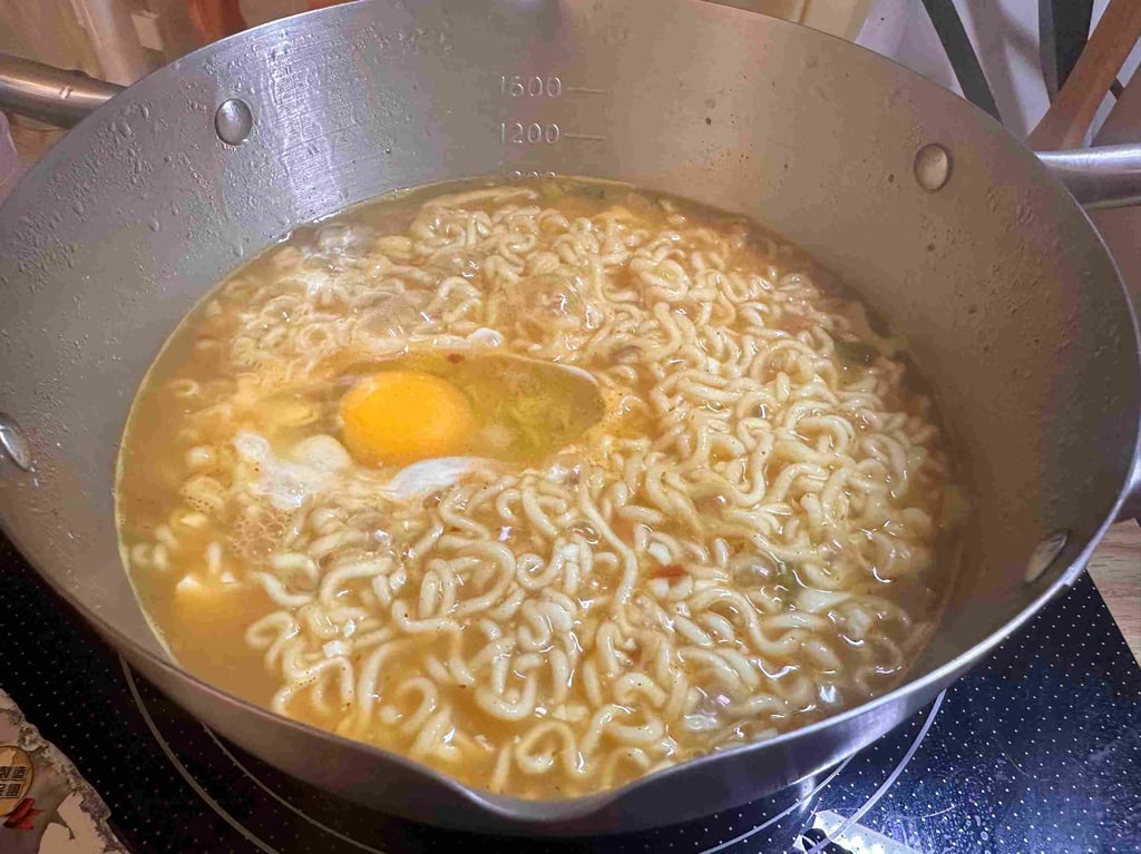 辛拉麵烹煮+蛋