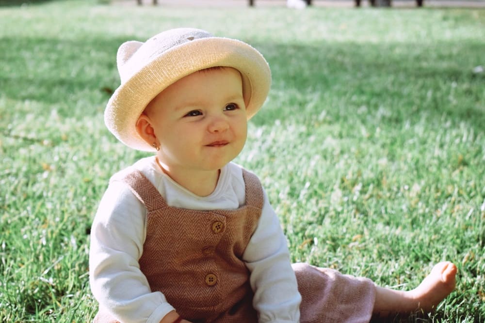 嬰幼兒防曬推薦-嬰幼兒防曬以物理性為主，帽子、外套和太陽眼鏡才是最有效的防曬方式