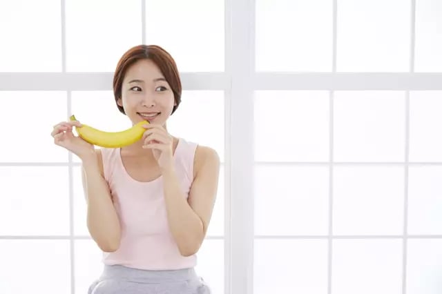 食用香蕉示意圖