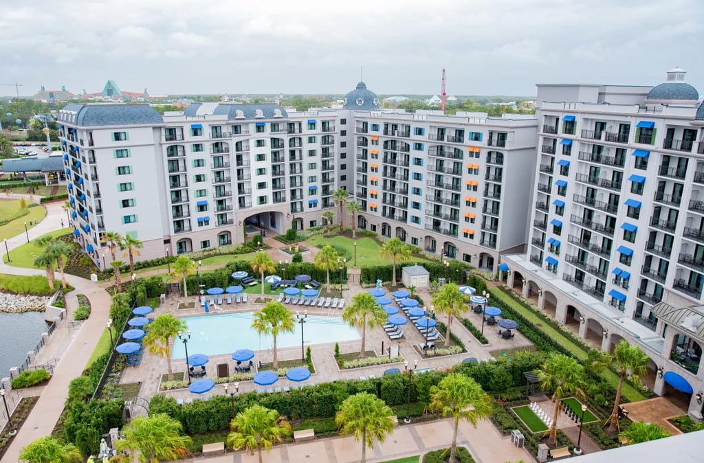 A Guide to Staying at a Skyliner Resort