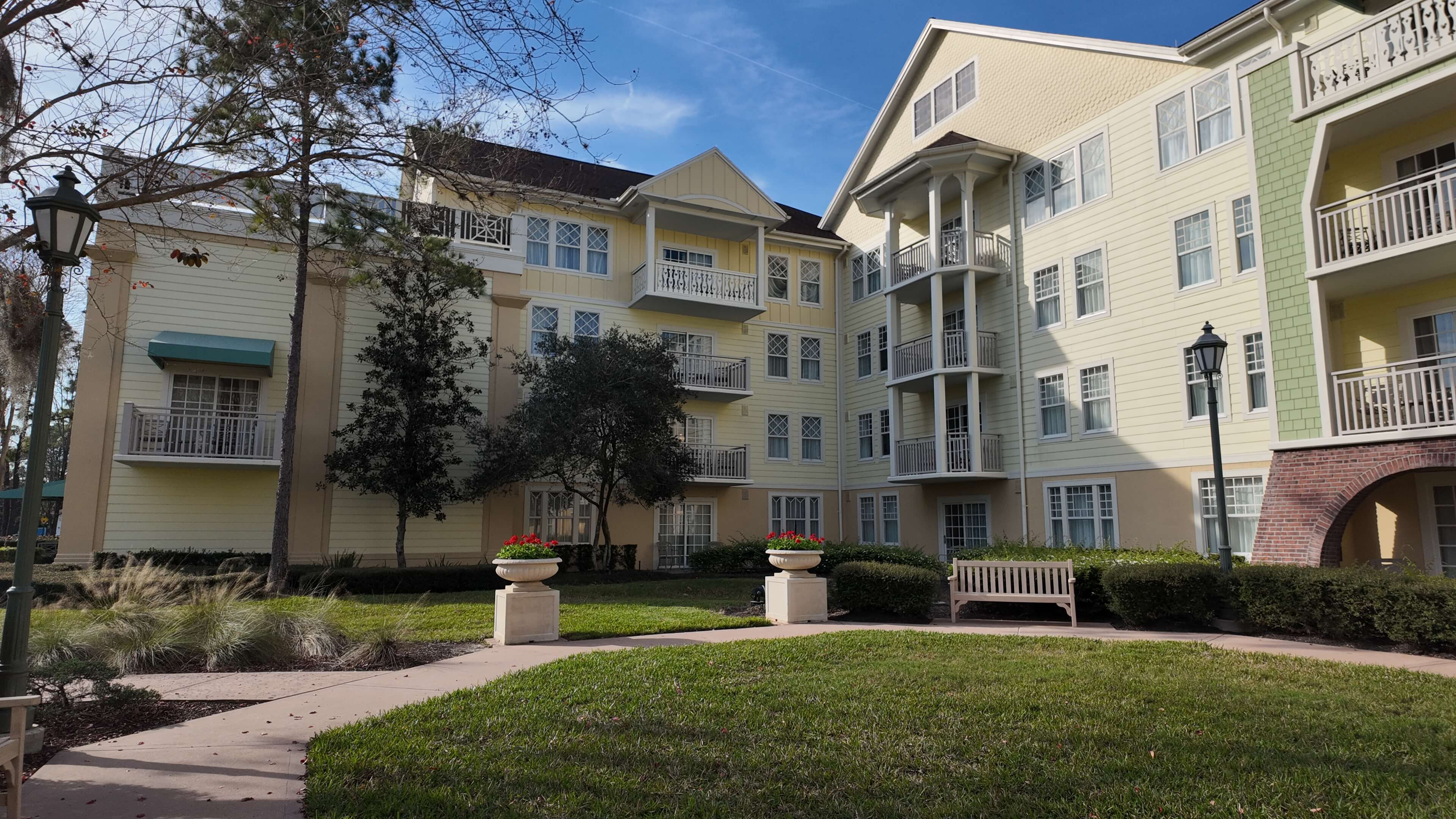 Saratoga Springs - Building Exterior