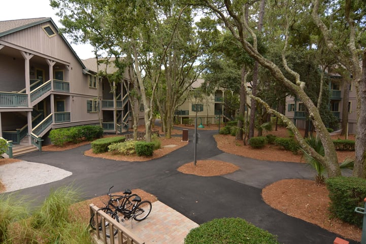 Hilton Head walking pathways between lodges