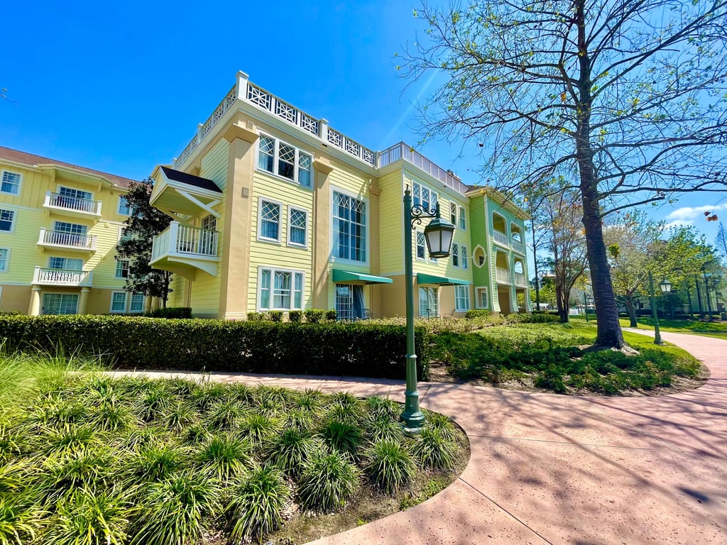 Saratoga Springs - Building Exterior