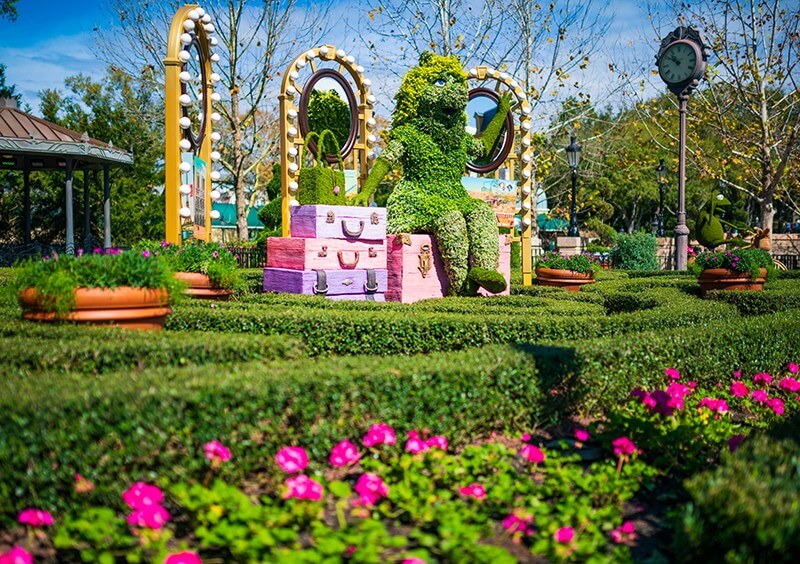 Miss Piggy Topiary at EPCOT in Disney World