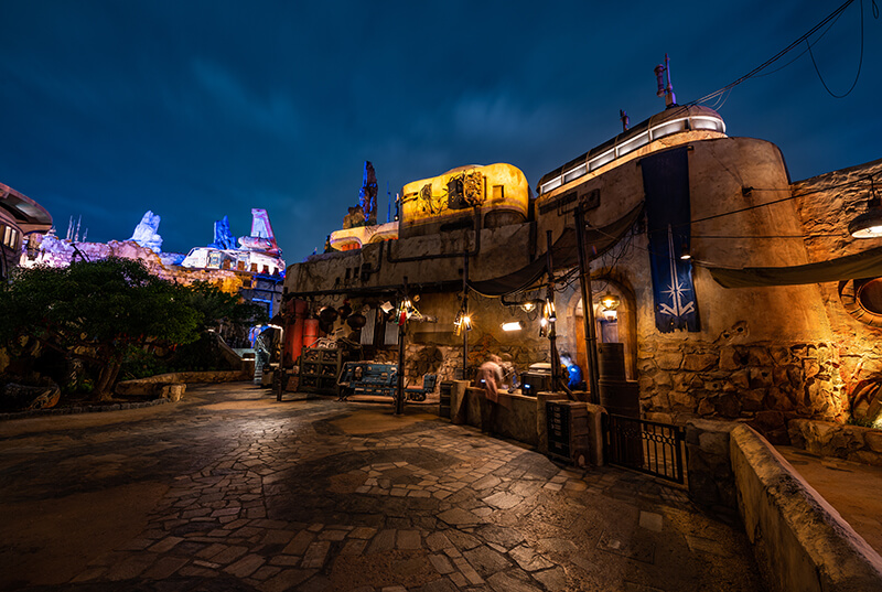Savi's Lightsabers shop at Galaxy's Edge by night
