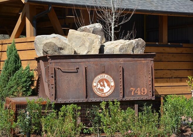 Boulder Ridge theming
