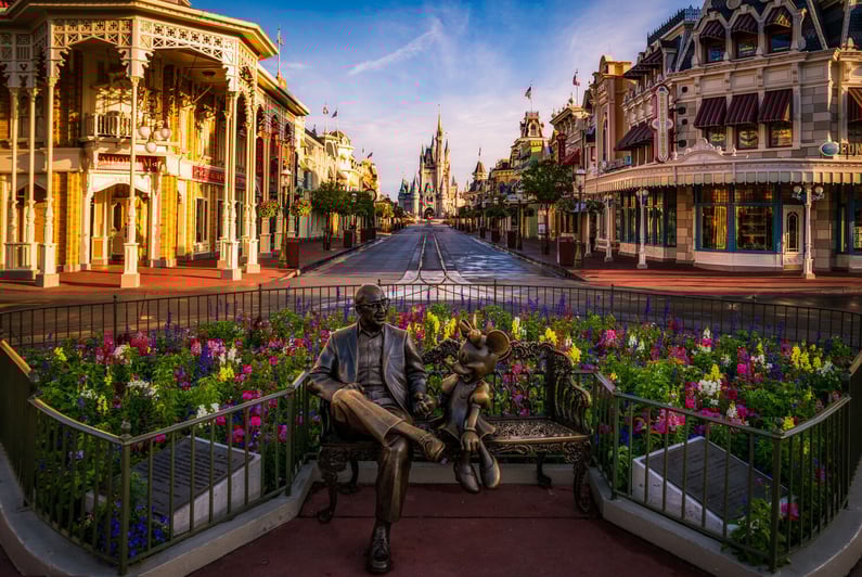 Statue of Walt Disney and Minnie