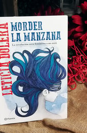 Morder la manzana es una estupenda introducción al feminismo contemporáneo 