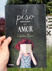 Iamgen de la entrada El peso específico del amor, reseña de una novela que no es lo que tú crees