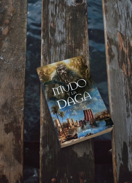 Imágen destacada - El mudo y la daga, de Carlos Serrano: reseña de la novela vikinga ambientada en Al-Ándalus