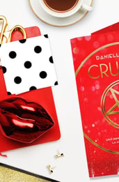 Crueles: reseña de un libro que te estallará la cabeza
