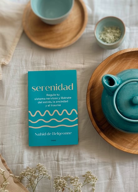 Imágen destacada - Serenidad, el libro de Nahid de Belgeonne que te enseña a respirar, parar y sentir