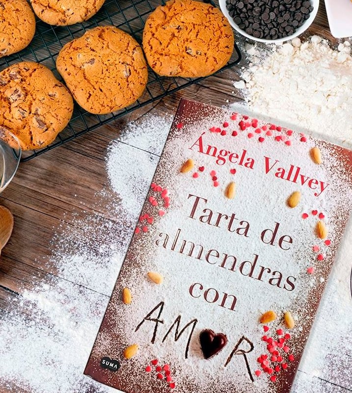 Imágen destacada - Análisis de Tarta de almendras con amor, #UnaNovelaDe #ÁngelaVallvey