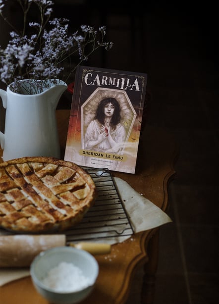 Imágen destacada - Carmilla, opinión de la primera novela con una mujer vampiro 