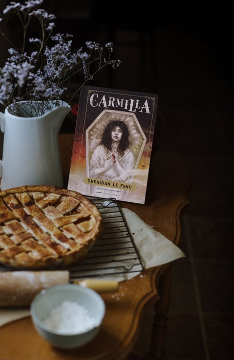 Imágen destacada - Carmilla, opinión de la primera novela con una mujer vampiro 