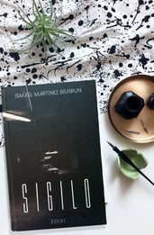 Sigilo, opinión de una novela con hedor a muerte y pasado 