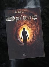 Iamgen de la entrada Absorbida por el agujero negro, de Abby C.T. se presentará el próximo lunes 30