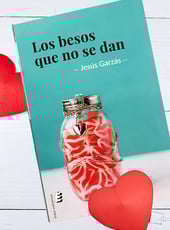 Iamgen de la entrada Los besos que no se dan, análisis de una novela sobre un stalker de Facebook