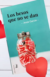 Los besos que no se dan, análisis de una novela sobre un stalker de Facebook