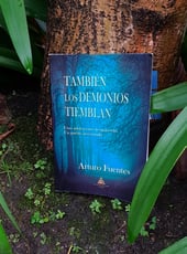 Iamgen de la entrada También los demonios tiemblan, opinión de una novela negra que te atrapará 