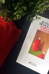 El cuento de la criada, análisis y crítica de la novela de Margaret Atwood