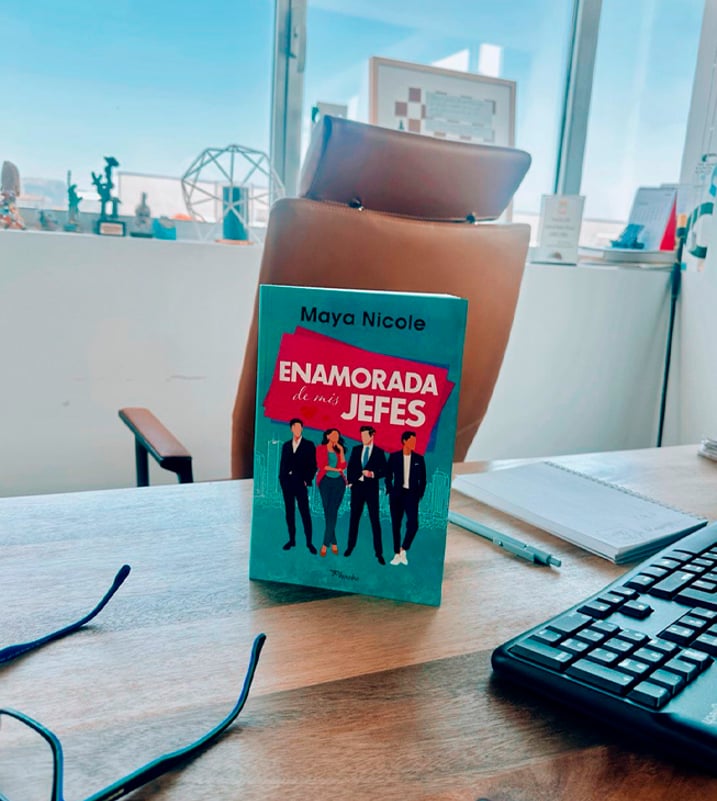 Imágen destacada - Enamorada de mis jefes: reseña de una novela con poliamor, romance y mucho spicy