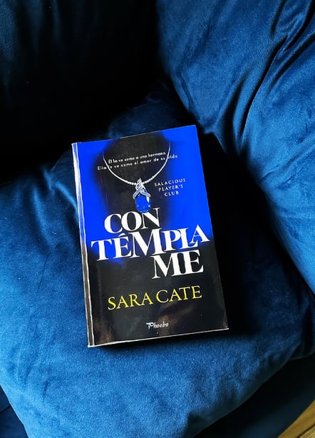 Imágen destacada - Contémplame de Sara Cate: novela spicy con voyeurismo, deseo prohibido y empoderamiento femenino