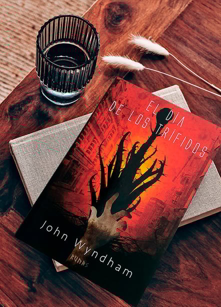 Imágen destacada - El día de los trífidos, reseña del libro que originó las distopías de ciencia ficción 