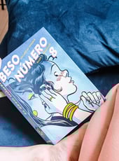 Iamgen de la entrada El beso número ocho, reseña de un cómic que narra el viaje interior de una joven homosexual