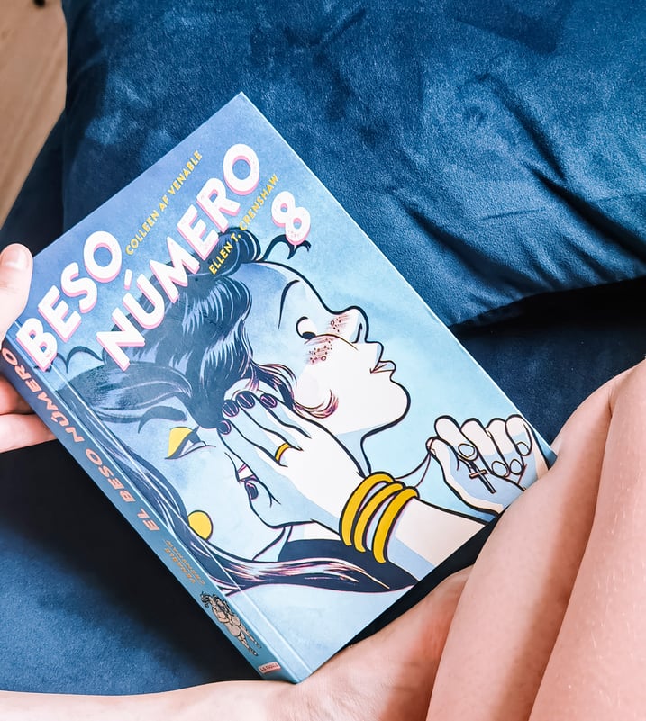 Imágen destacada - El beso número ocho, reseña de un cómic que narra el viaje interior de una joven homosexual