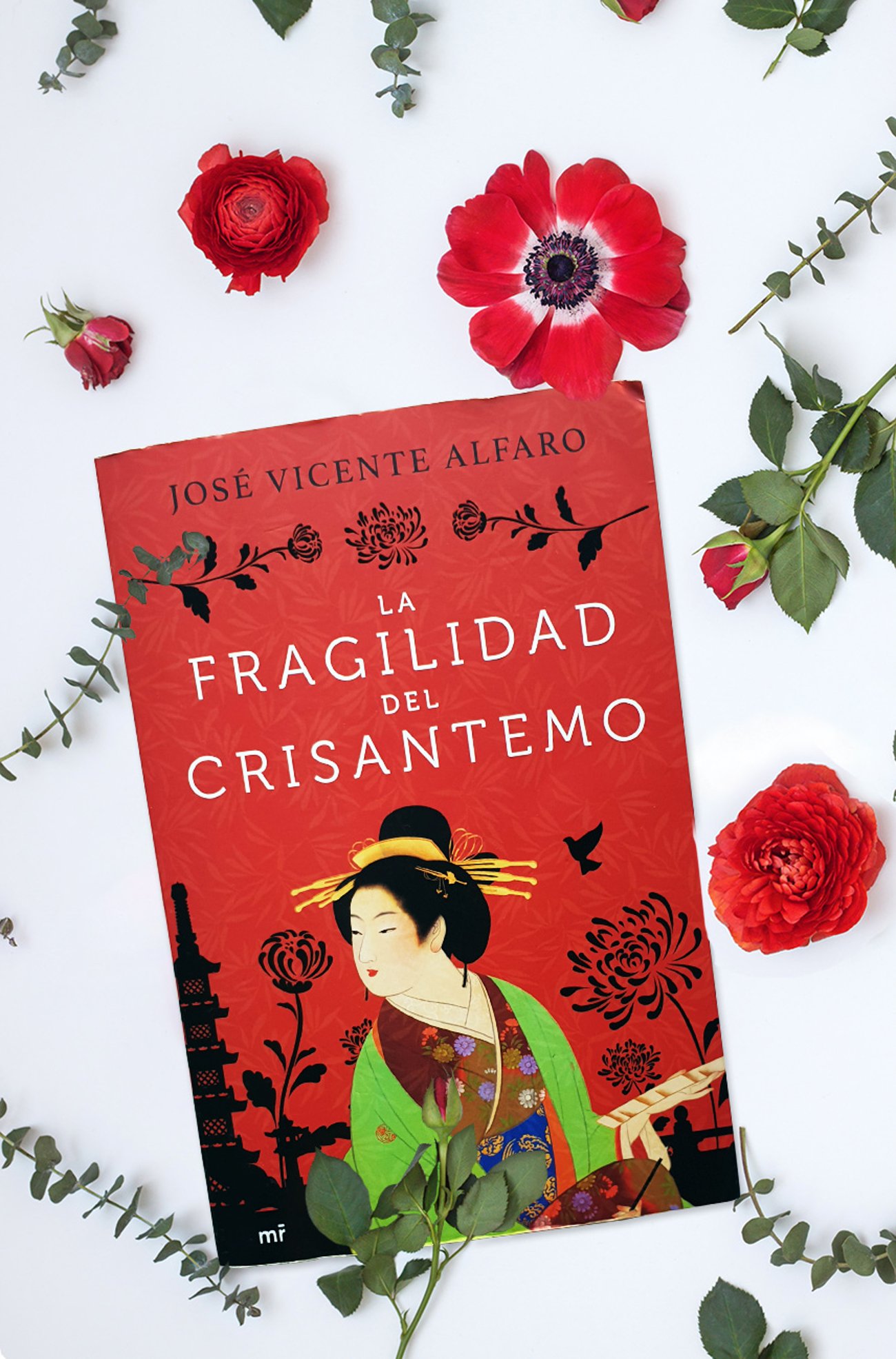 Imagen destacada - La fragilidad del crisantemo, reseña de una novela que te traslada al período Heian