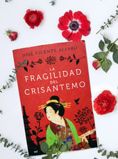 Iamgen de la entrada La fragilidad del crisantemo, reseña de una novela que te traslada al período Heian