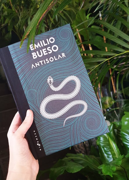 Imágen destacada - Antisolar, opinión de Los ojos bizcos del sol 2: una novela ciega
