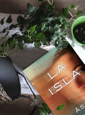 Iamgen de la entrada La isla, de Åsa Avdic es un thriller trepidente de Roca Editorial