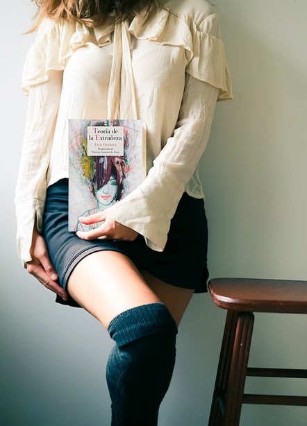 Imágen destacada - Teoría de la extrañeza, opinión de una obra intimista y rara