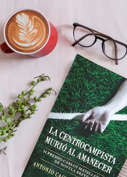 Imágen destacada - La centrocampista murió al amanecer, opinión de la novela negra