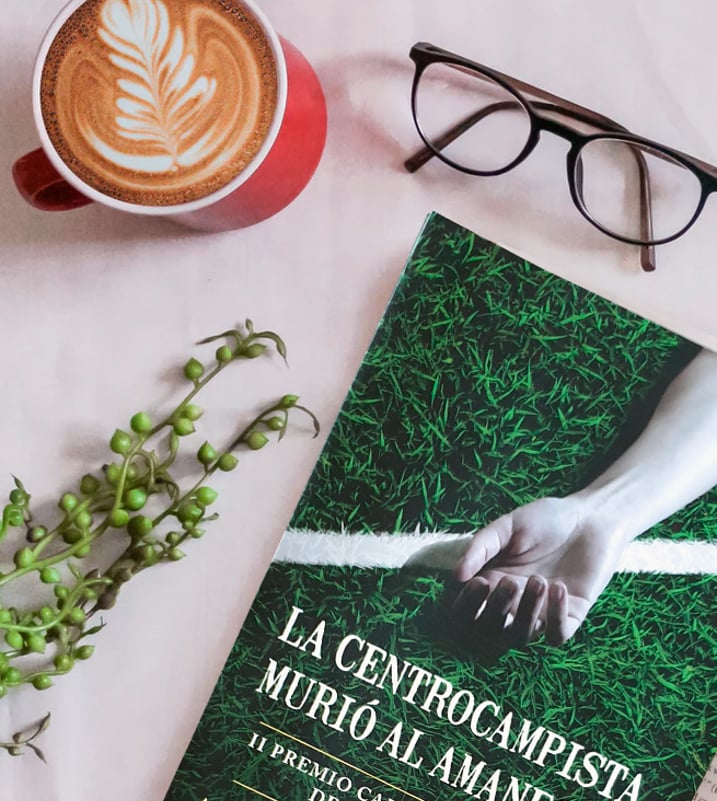 Imágen destacada - La centrocampista murió al amanecer, opinión de la novela negra