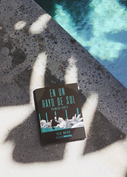 Imágen destacada - "En un rayo de sol", reseña de la novela gráfica que te hundirá en un oceáno espacialsc