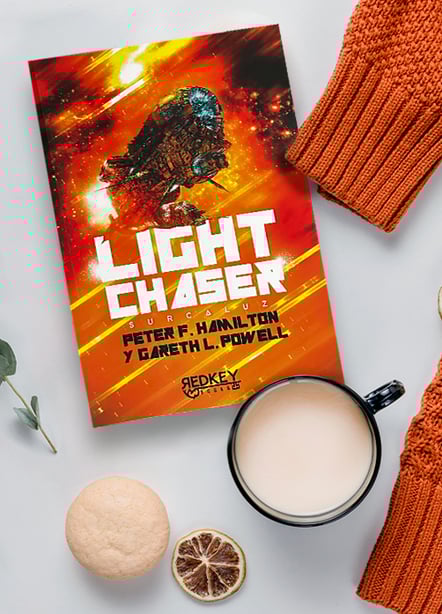 Imágen destacada - Light Chaser: Surcaluz. Un viaje por el espacio y el tiempo en busca de la libertad y el amor.