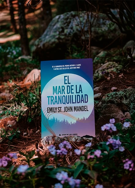 Imágen destacada - El mar de la tranquilidad, de Emily St. John Mandel: una novela sobre el tiempo, la pérdida y la calma