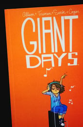 Giant Days 2: análisis y opinión de más desventuras de Esther, Susan y Daisy