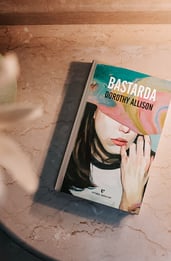Bastarda, la obra de Dorothy Allison basada en hechos reales