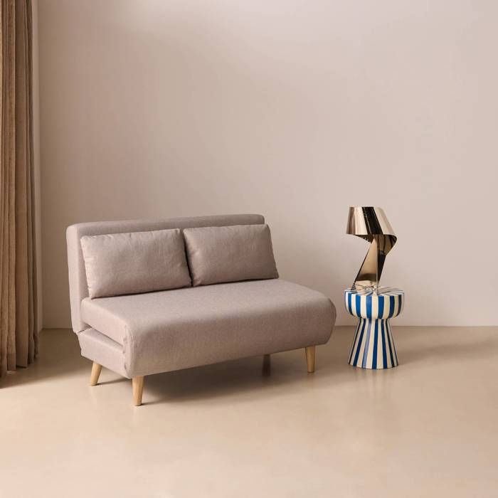 Produit similaire: Canapé convertible en tissu - Guesta - 2 places scandinave. pieds bois foncé. beige. banquette. dossier inclinable