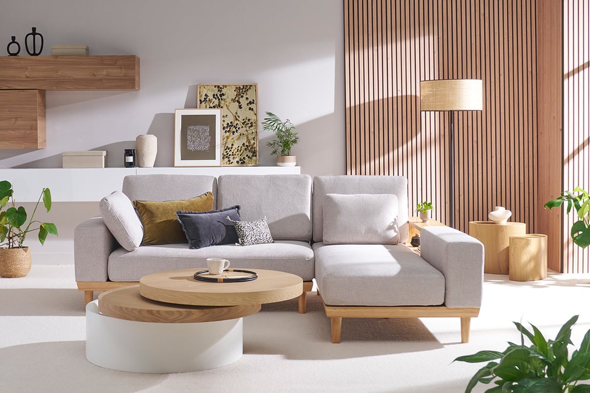 Produit similaire: Canapé d'angle gauche 5 places avec rangements en tissu effet velours texturé gris clair et bois clair KOMAO