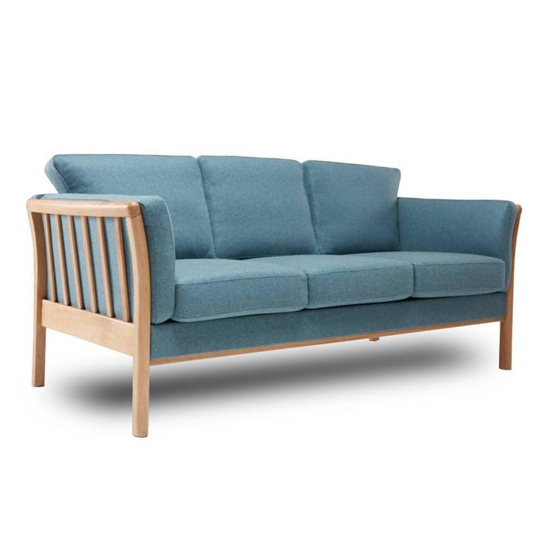 Produit similaire: Canapé 3 places design scandinave AYA accoudoirs chêne