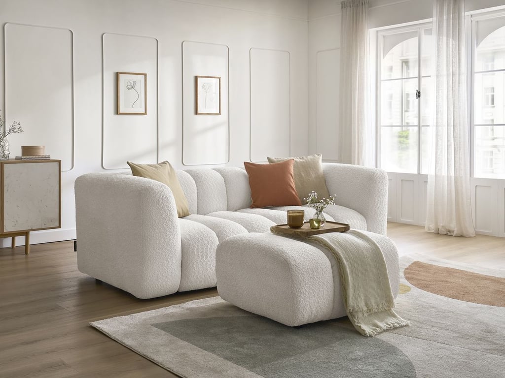 Produit similaire: Canapé droit fixe 3 places TALIA tissu bouclette avec pouf blanc BOBOCHIC