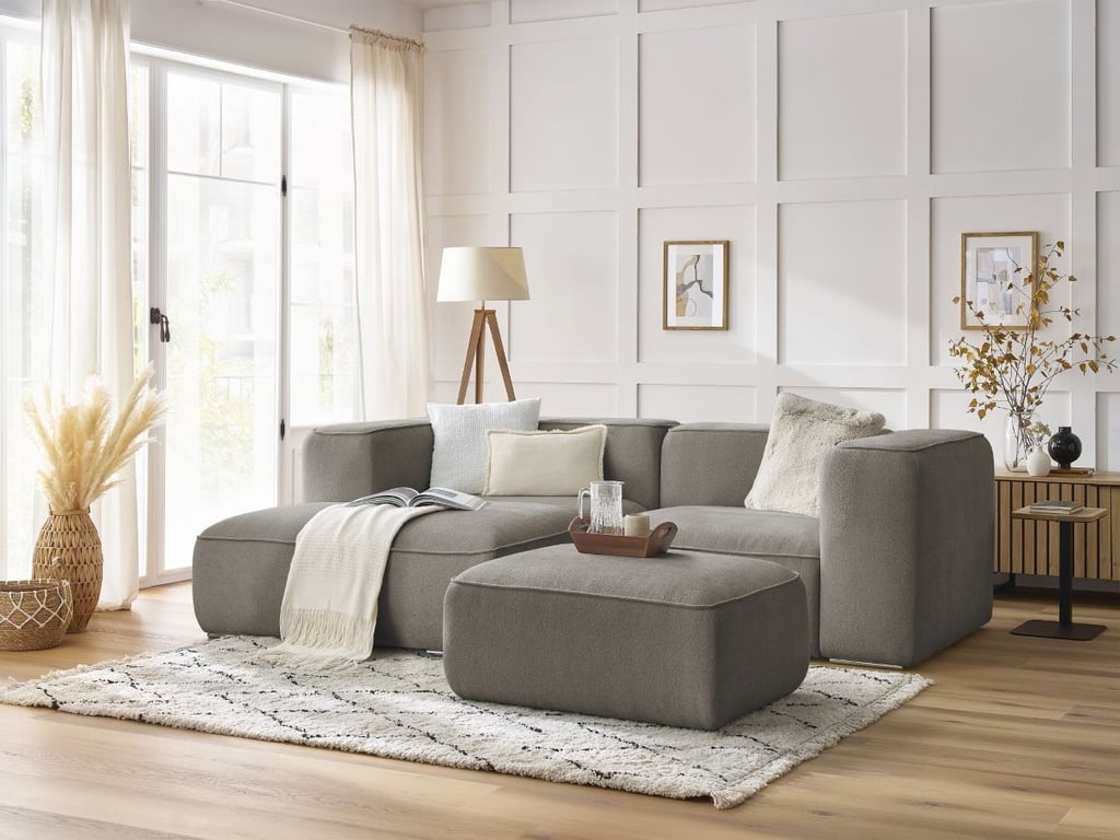 Produit similaire: Canapé d'angle fixe compact ZEPHYR avec pouf taupe angle gauche BOBOCHIC 4 places