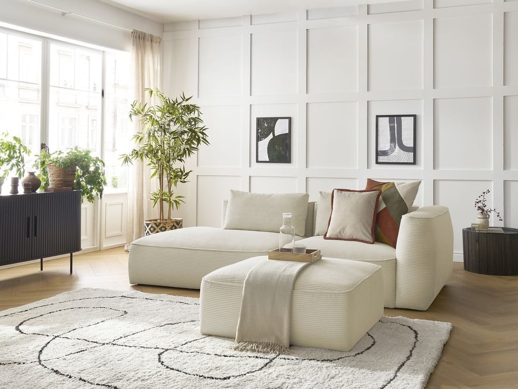 Produit similaire: Canapé droit fixe 3 places LEOPOLD velours côtelé avec pouf beige accoudoir droit BOBOCHIC