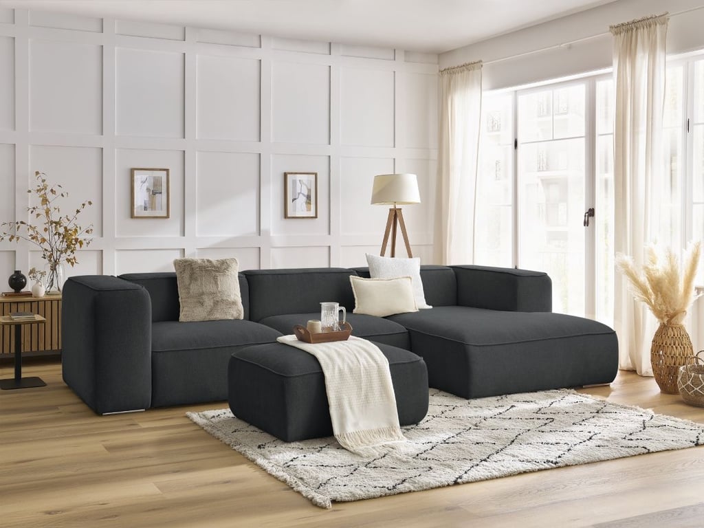 Produit similaire: Canapé d'angle fixe ZEPHYR avec pouf gris foncé angle droit BOBOCHIC 5 places