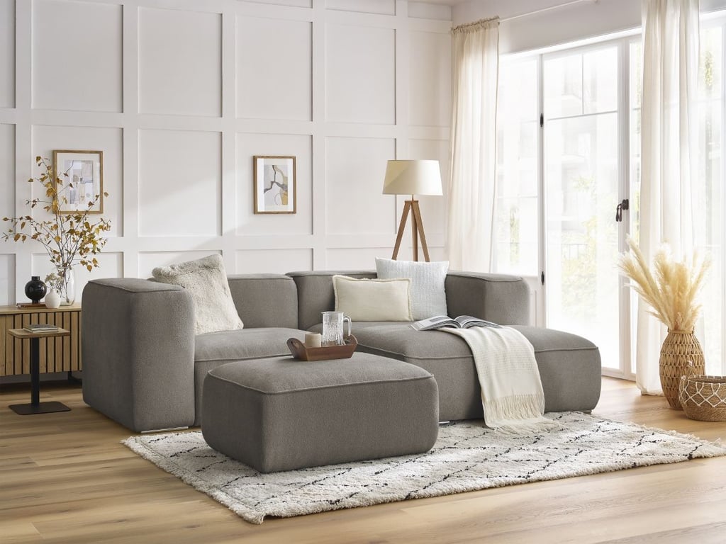 Produit similaire: Canapé d'angle fixe compact ZEPHYR avec pouf taupe angle droit BOBOCHIC 4 places